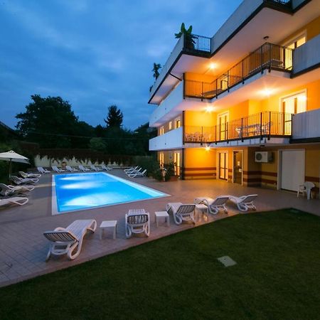 Ferretti Residence Garda Palace Пескиера дел Гарда Екстериор снимка