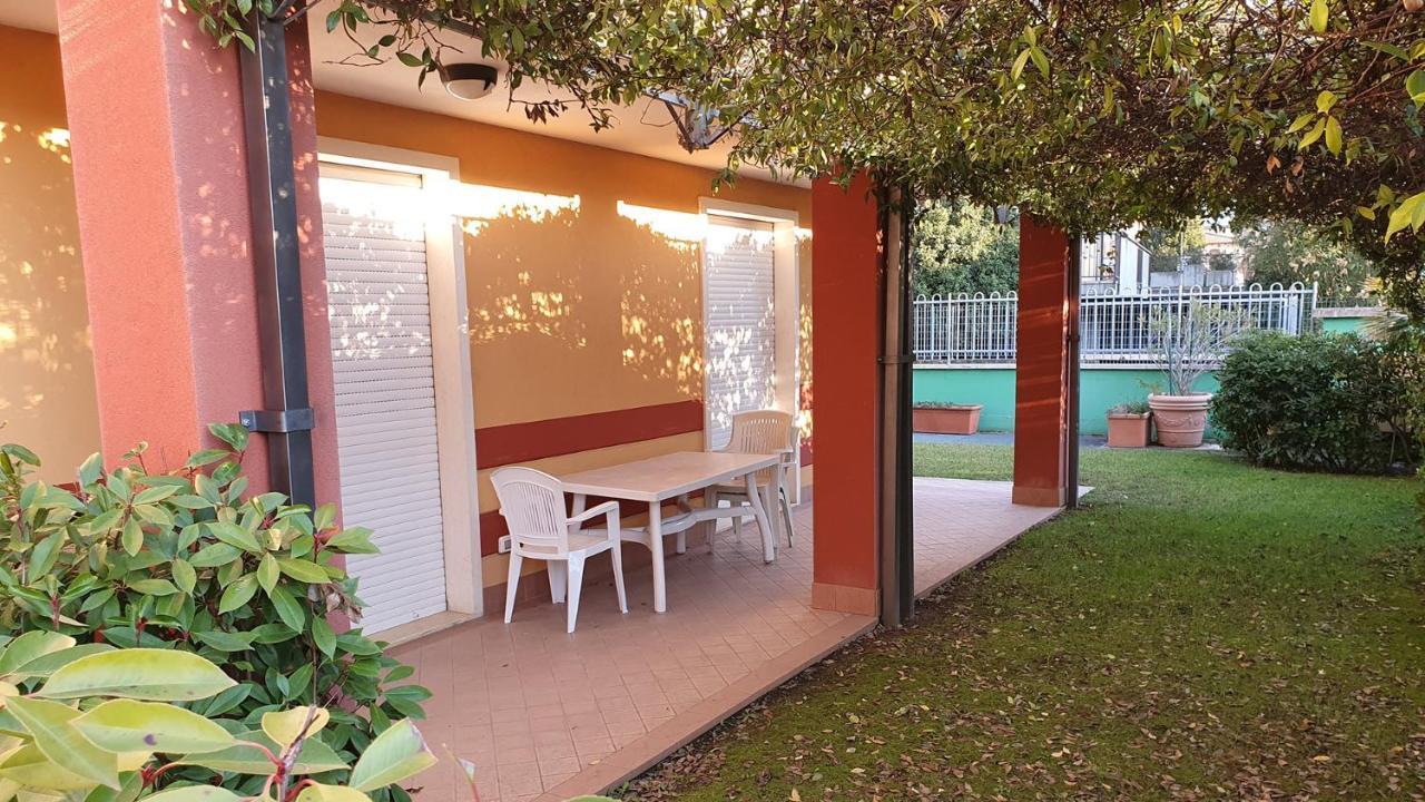 Ferretti Residence Garda Palace Пескиера дел Гарда Екстериор снимка