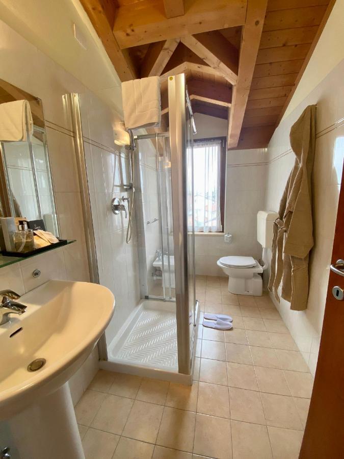 Ferretti Residence Garda Palace Пескиера дел Гарда Екстериор снимка