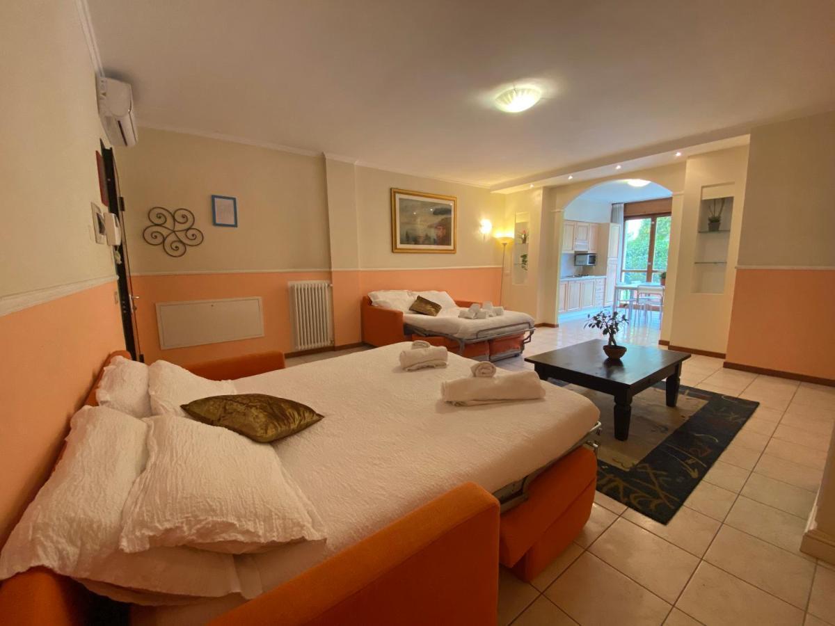 Ferretti Residence Garda Palace Пескиера дел Гарда Екстериор снимка