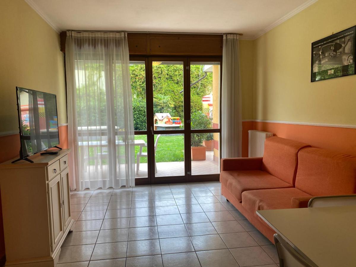 Ferretti Residence Garda Palace Пескиера дел Гарда Екстериор снимка