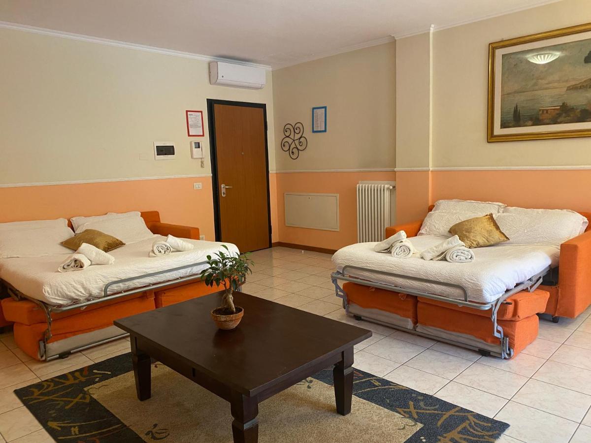 Ferretti Residence Garda Palace Пескиера дел Гарда Екстериор снимка