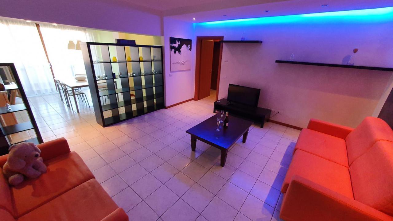 Ferretti Residence Garda Palace Пескиера дел Гарда Екстериор снимка