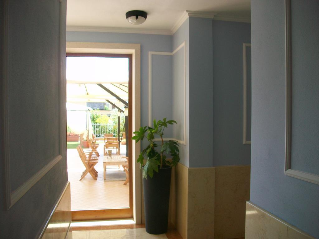 Ferretti Residence Garda Palace Пескиера дел Гарда Екстериор снимка