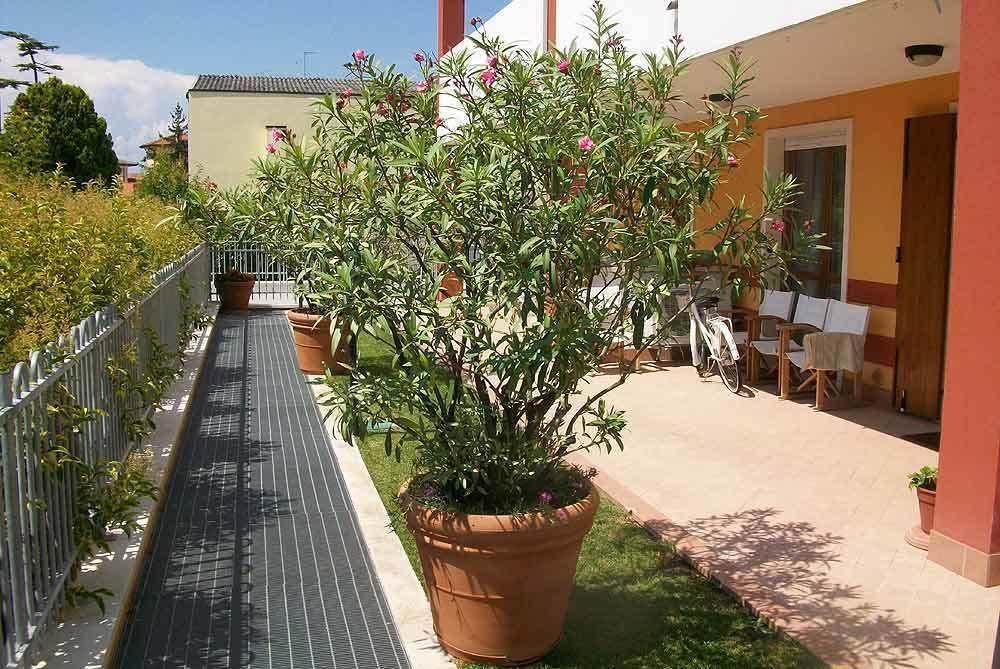 Ferretti Residence Garda Palace Пескиера дел Гарда Екстериор снимка