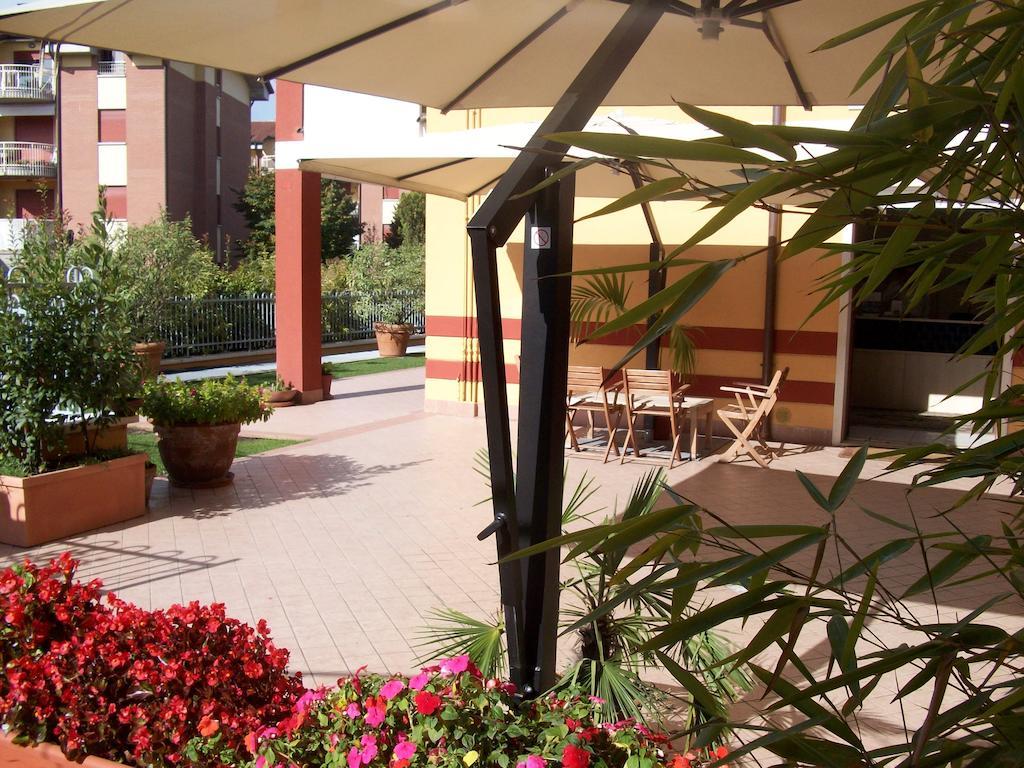 Ferretti Residence Garda Palace Пескиера дел Гарда Екстериор снимка